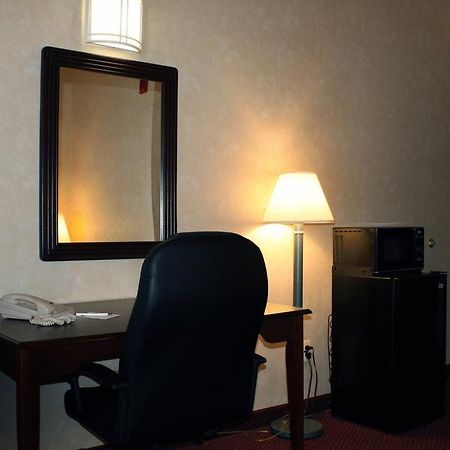 Comfort Suites Detroit/Warren Esterno foto