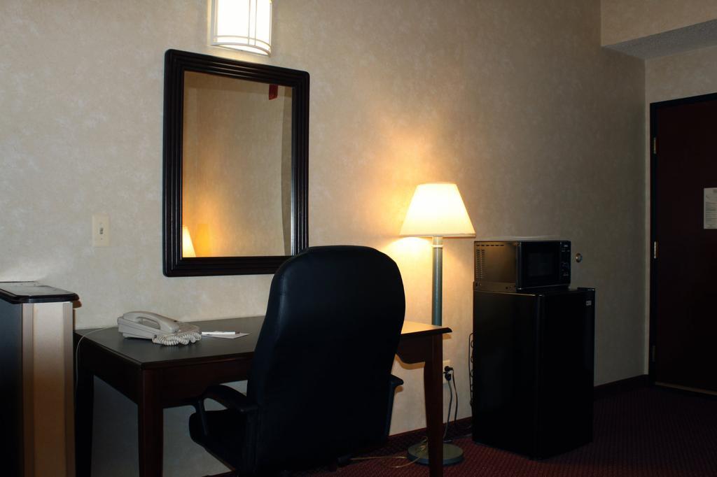 Comfort Suites Detroit/Warren Esterno foto